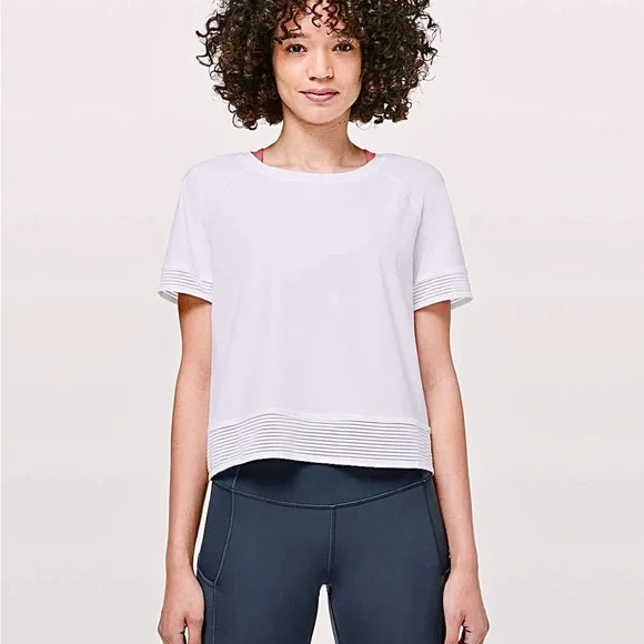 Lululemon Stripe in Stride White Short Sleeve Top 6/8 Medium - Picture 1 of 14